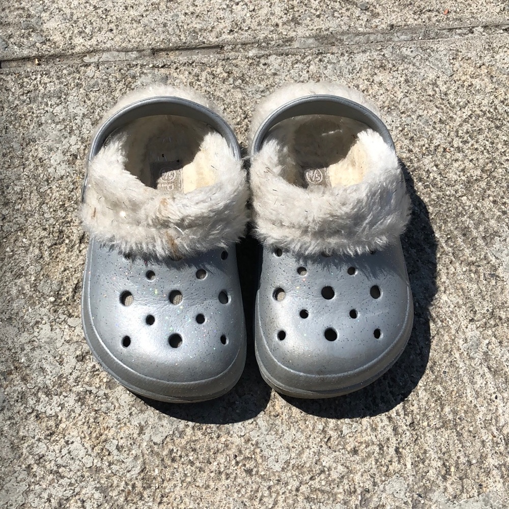 Childrens Place Croc Inspired Shoes Size 4/5